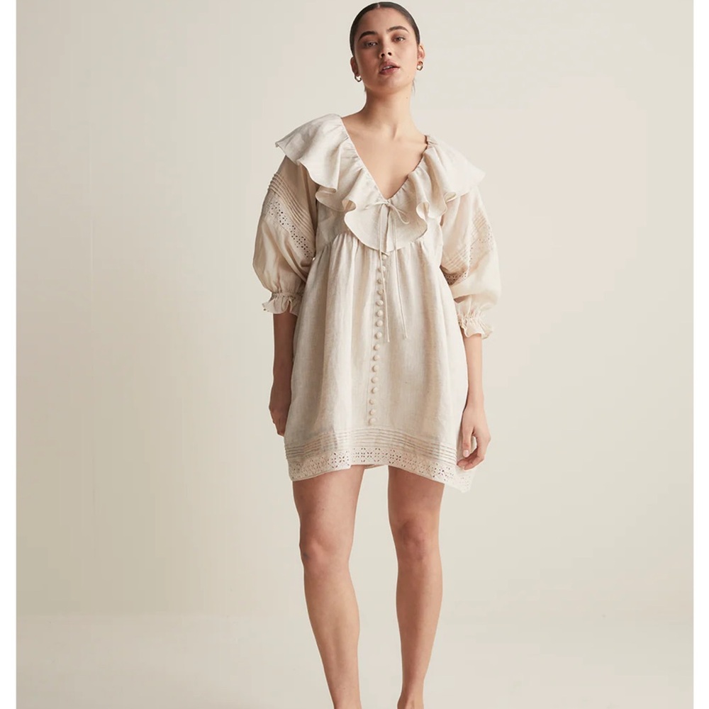 Elegant Cream Ruffle Dress AU8